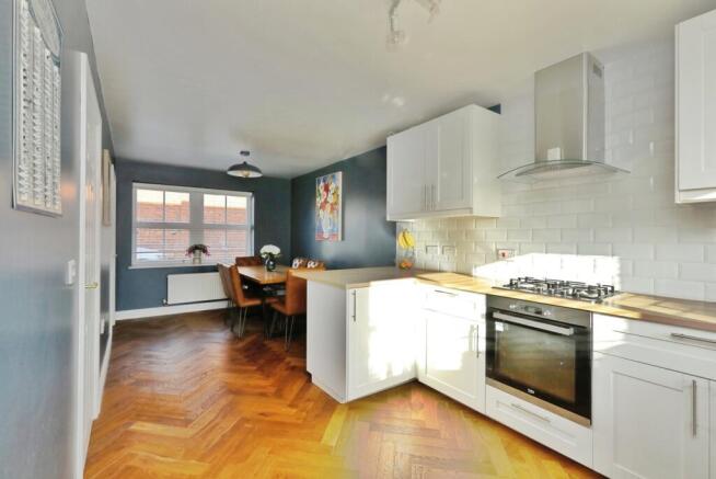 4 bed Detached for sale Image 5