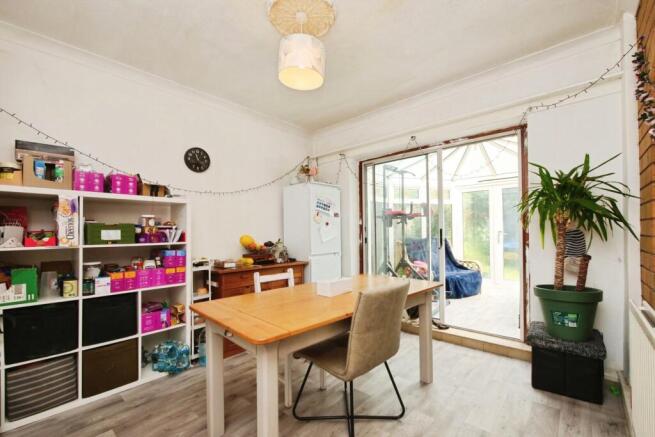4 bed Semi-Detached for sale Image 9