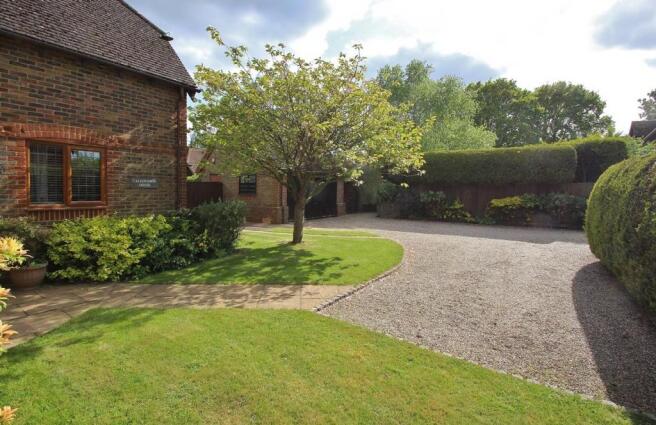 Front Garden & Drive.JPG