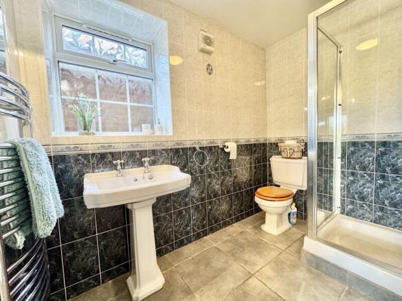 en suite ground floor
