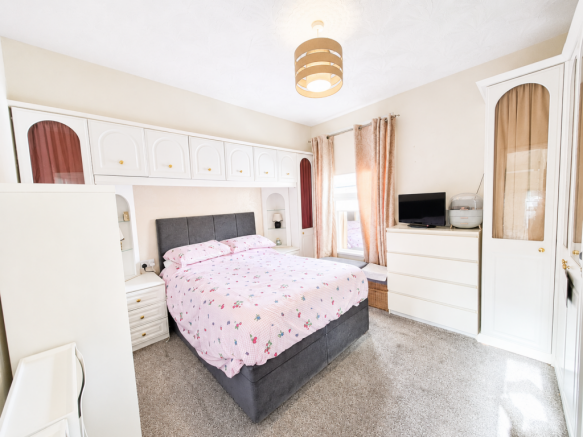 3 bed Terraced for sale Image 10
