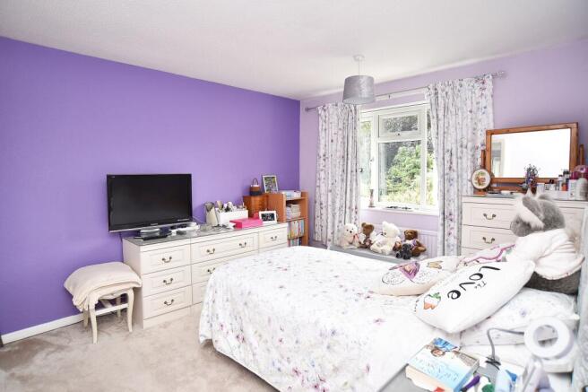 4 bed Detached for sale Image 11