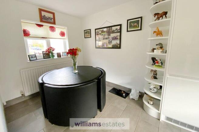 Kitchen / Dining Area