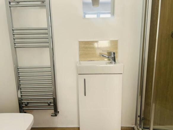 2 bed Ground Flat to rent Image 4