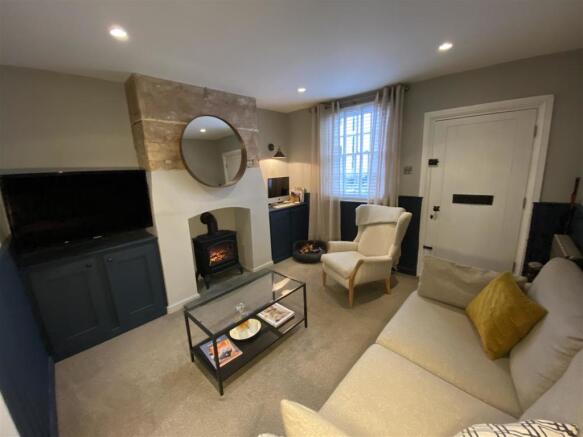 FRONT SITTING ROOM