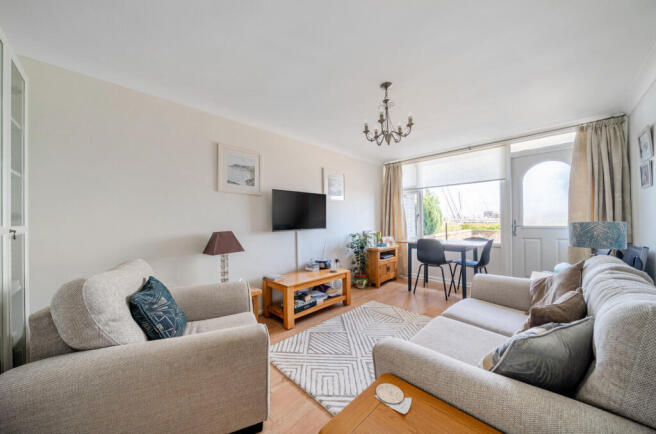 1436560-12-69ceb7...