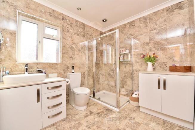 En-suite with Walk-In Wardrobe