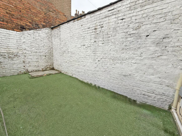 3 bed Terraced for sale Image 9