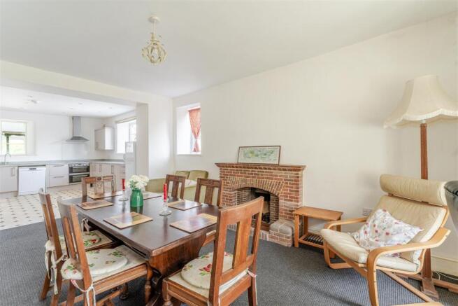 Charming home ideally situated in the heart of Congresbury photo 4