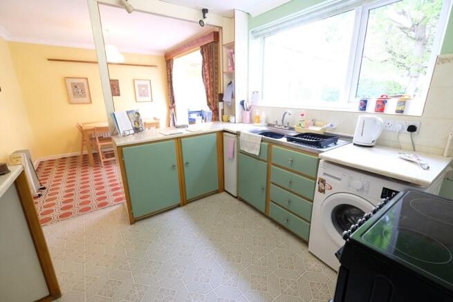 KITCHEN/DINING ROOM
