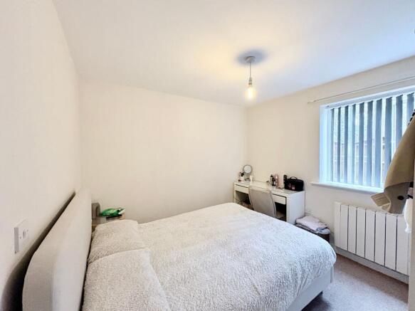 2 bed Flat for sale Image 7