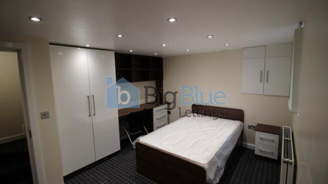 6 bed Terraced to rent Image 5
