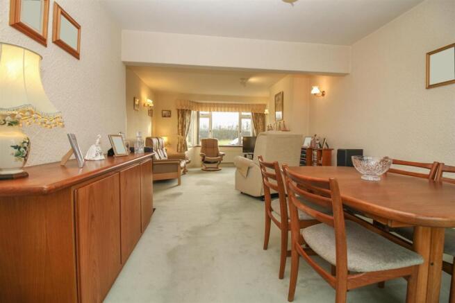 Lounge/Dining Room