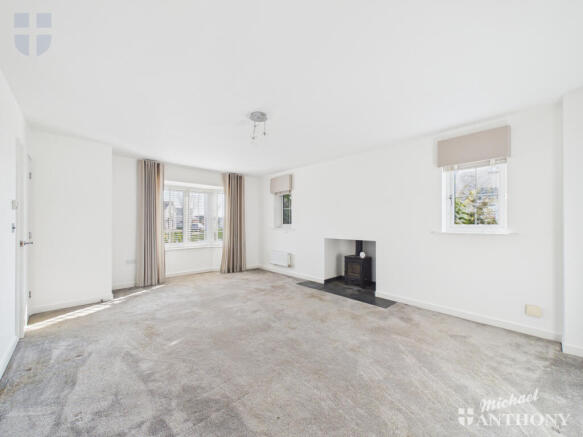 CAM03218G0-PR0934-STILL001