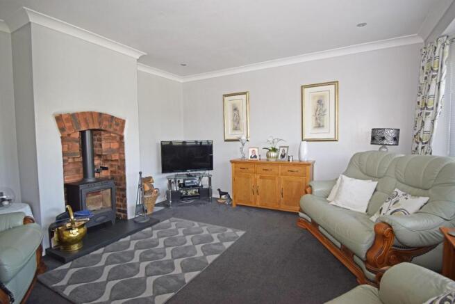 5 St Richards Close, lounge 1.jpg