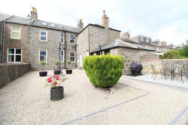 Rear garden photo 3