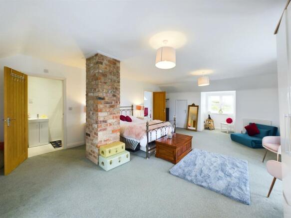 Master Bedroom En Suite