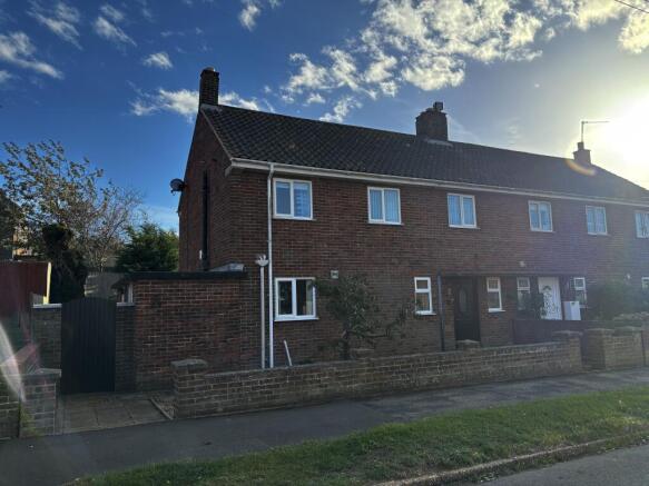 3-bed semi-detached on Melton Drive, Hunstanton, £225,000