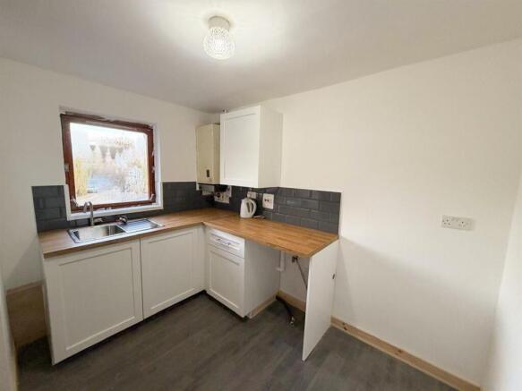 2 bed Semi-Detached for sale Image 6