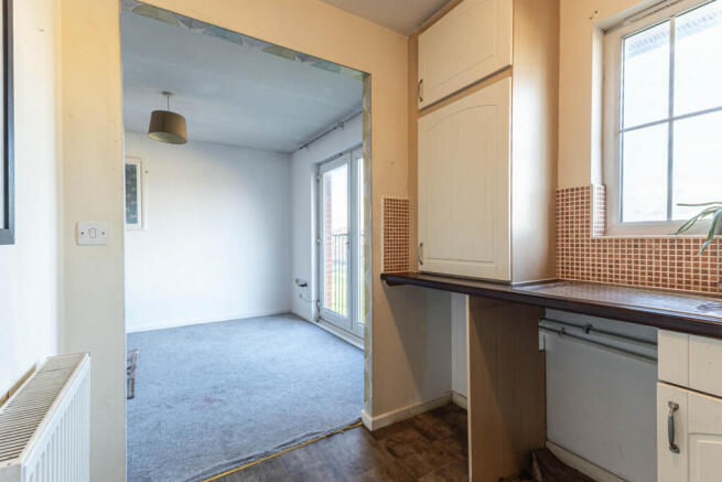 2 bed Flat for sale Image 6