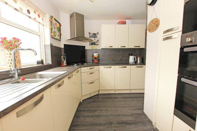 4 bed Semi-Detached for sale Image 6