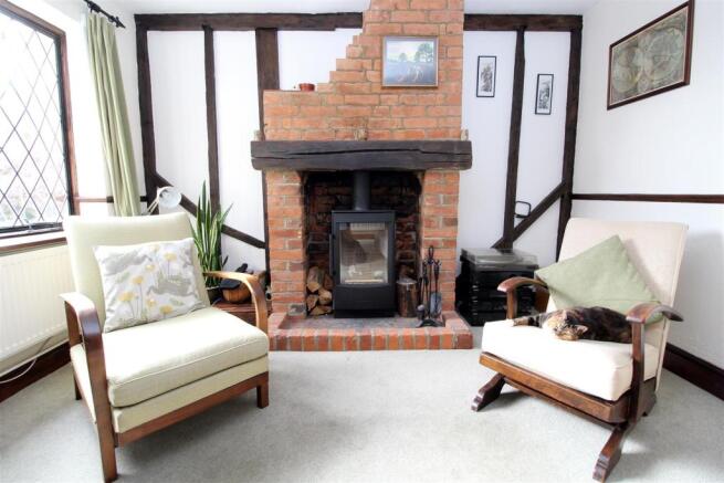 007 Tyttenhanger Green - Fire place.JPG