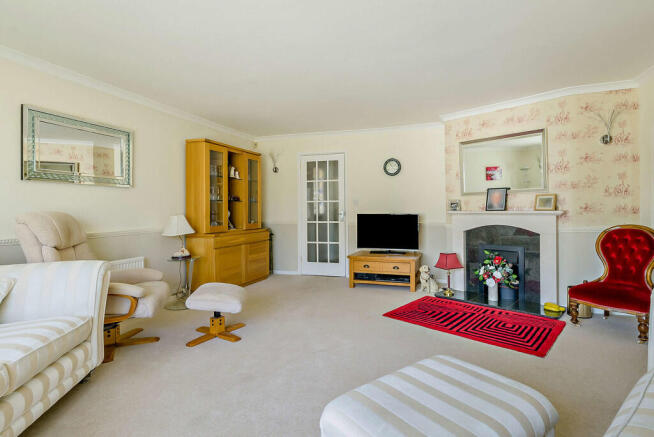 8693474-interior0...