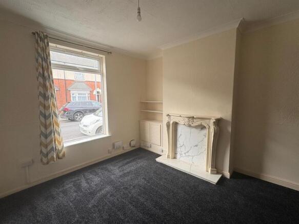 2 bed House to rent Image 5