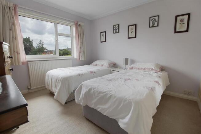 4 bed Detached for sale Image 10