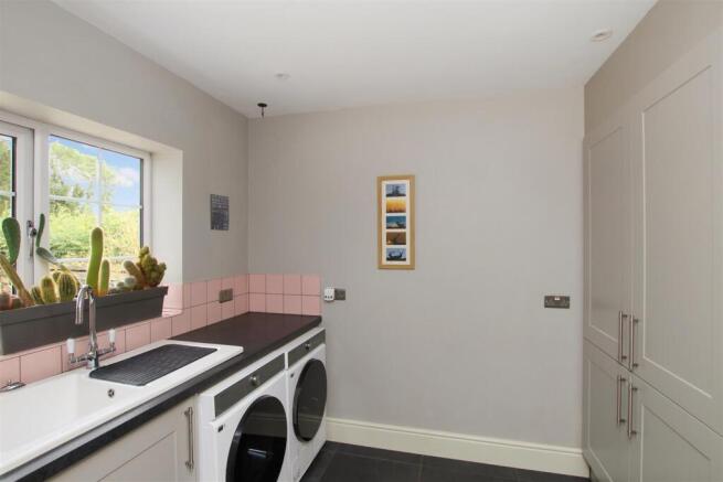 Utility Room - b.JPG
