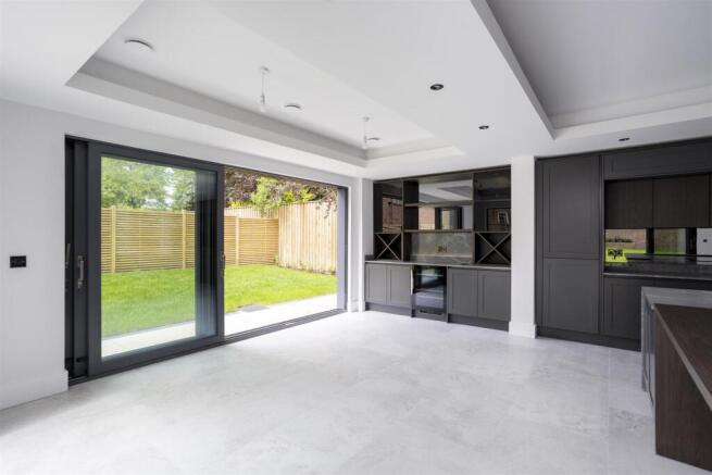 4 bed Detached for sale Image 5