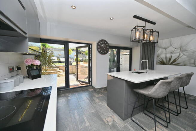 4 bed Cottage for sale Image 7