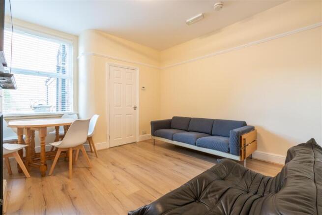 5 bed House to rent Image 9