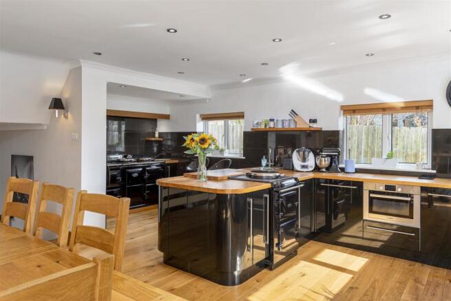 Kitchen_2.jpg