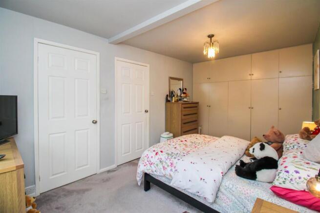 3 bed Semi-Detached Bungalow for sale Image 10