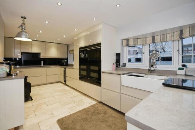 KITCHEN 01.jpg