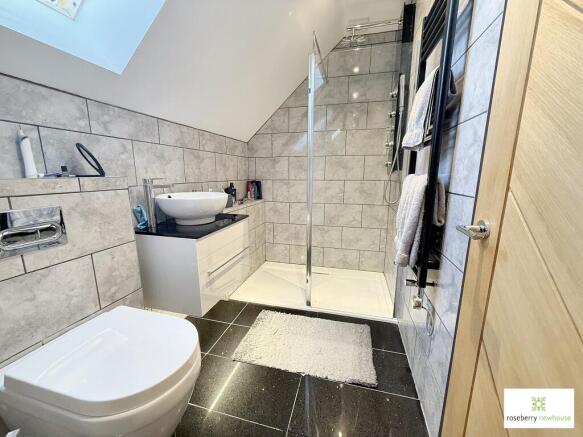 4 bed Bungalow for sale Image 12