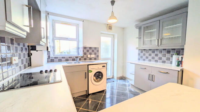 PXL_20251119_125020572.MP~2