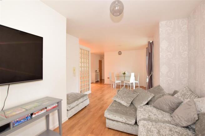 Lounge/Dining Area