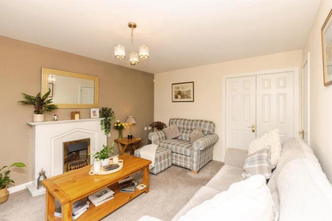 3 bed Semi-Detached for sale Image 8
