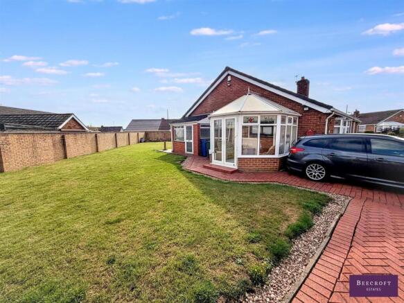 2 bed Semi-Detached Bungalow for sale Image 12