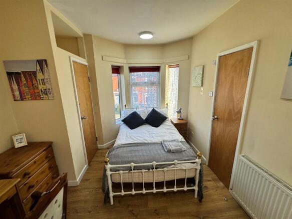 Room 6 - Ensuite Room with Kitchenette Facilities