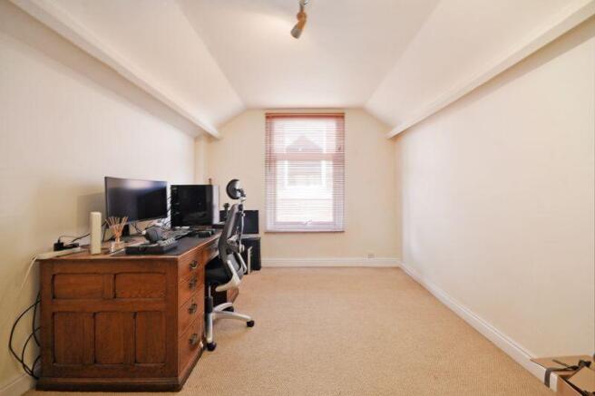 4 bed Semi-Detached to rent Image 12