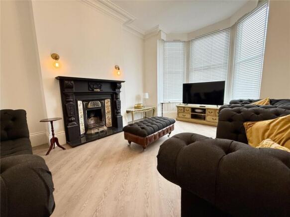 5 bed Semi-Detached for sale Image 5