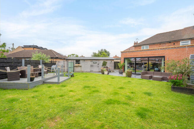 4 bed Semi-Detached for sale Image 3