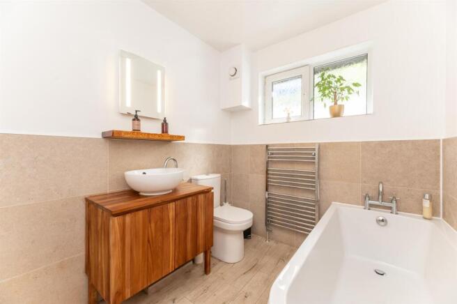 4 bed Detached for sale Image 12