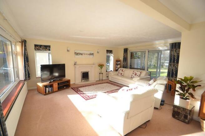 Sitting/Dining Room