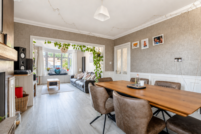 5 bed Detached for sale Image 4