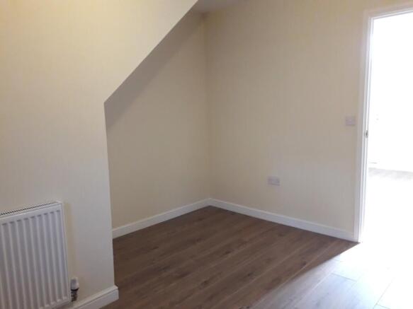 2 bed Town House to rent Image 4