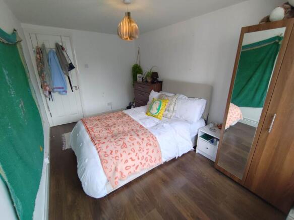 Bedroom 2 (2)